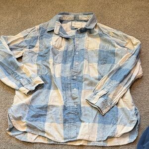 American Eagle Outfitters Blue and Cream Plaid Button Down Shirt